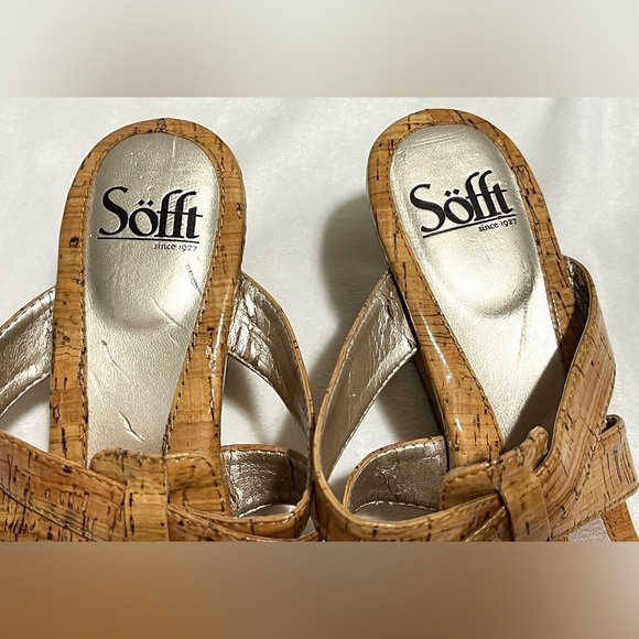 Sofft Women's Tan 2.5 inch High Heeled Shiny Cork Upper Sandals Size 8.5 - Picture 3 of 16